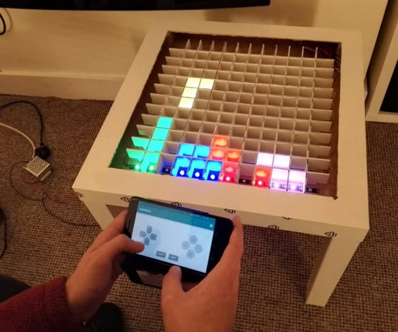 Mesa LED interactiva