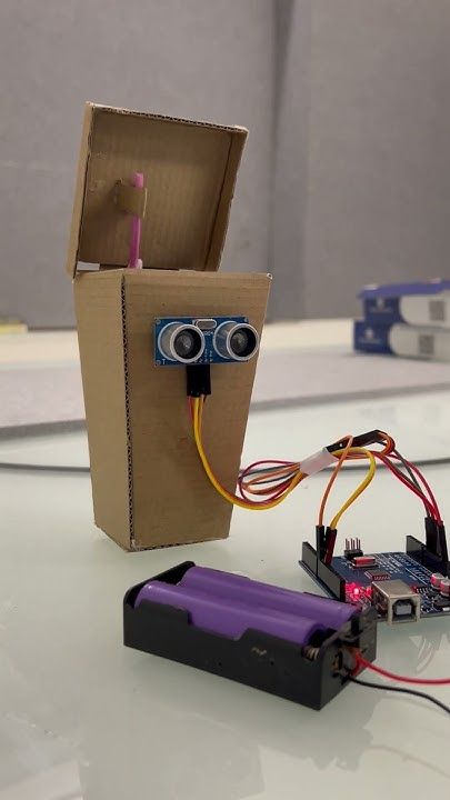 Cubo de basura automático